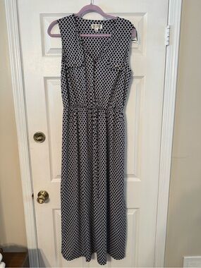 Soho Apparel Black and White Geometric Sleeveless Maxi Dress